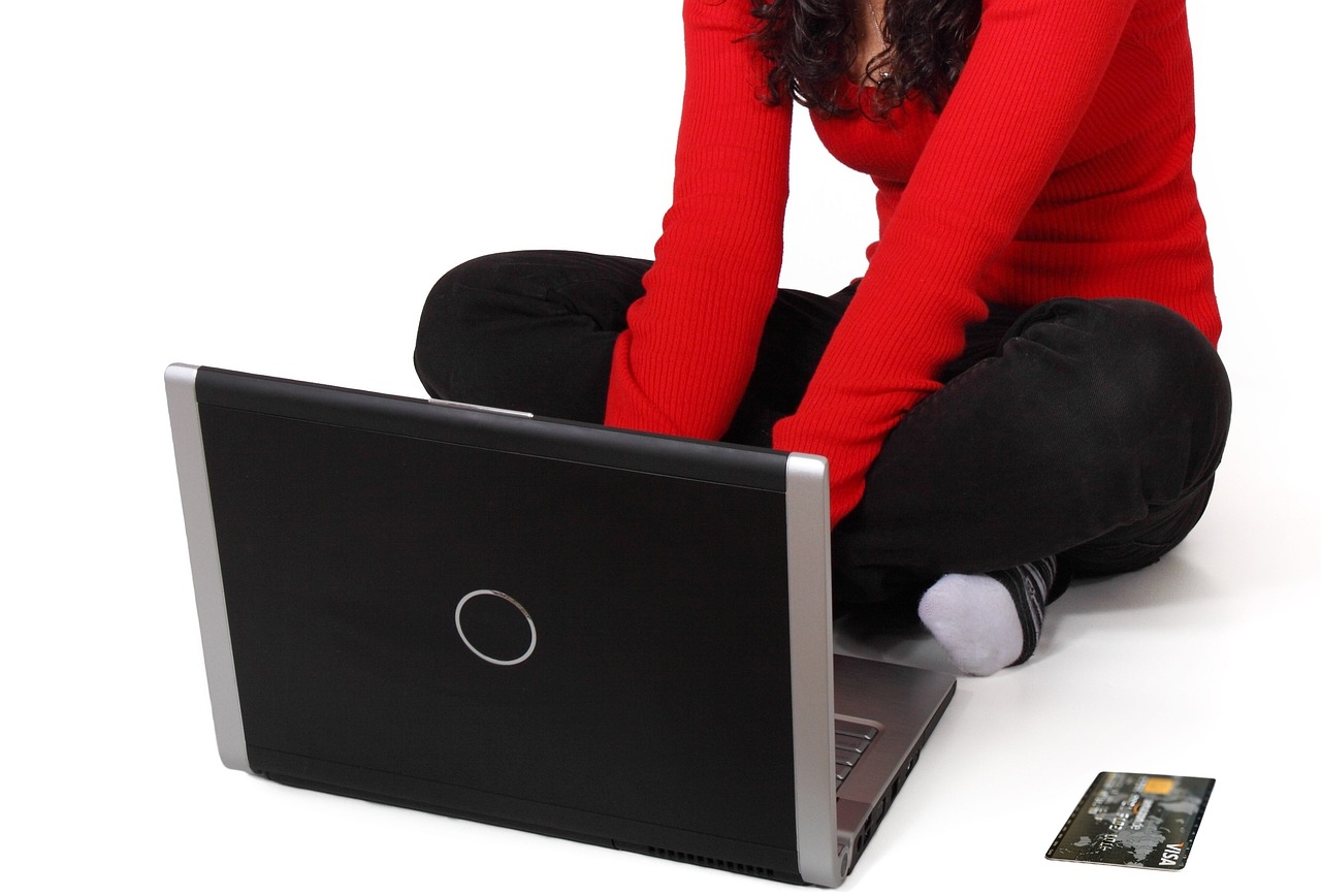 How to Maintain Safety in Online Relationships